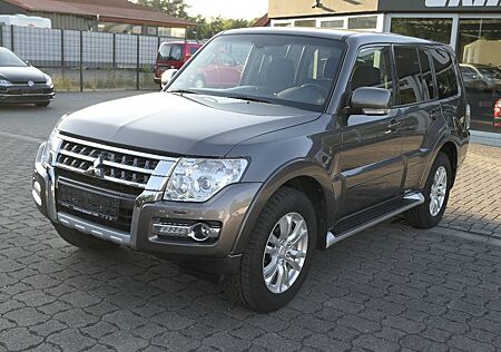 Mitsubishi Pajero 3.2 DI-D Plus/AHK/Xenon/7-Sitzer/R-Cam
