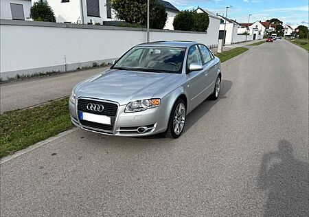 Audi A4 Limousine 2.0 silber - Top gepflegt - TÜV neu