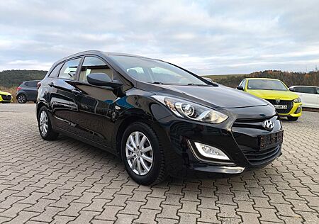 Hyundai i30 CW Kombi 1.4 Classic mit nur 13.450 KM