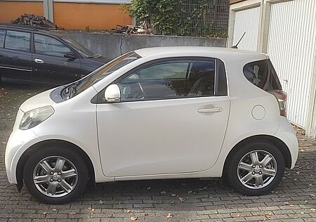 Toyota iQ + 1,0-l-VVT-i Multidrive +