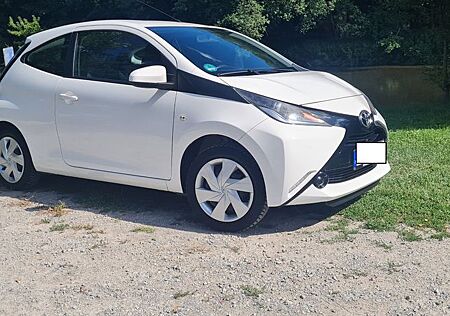 Toyota Aygo (X) Aygo (X) 1,0-l-VVT-i x-play x-play