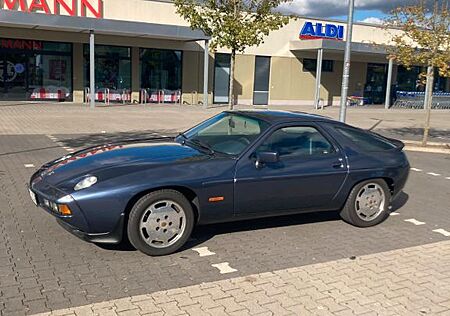 Porsche 928