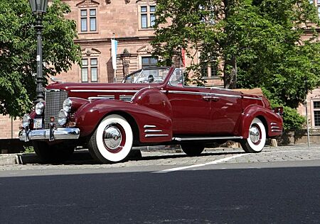 Cadillac Fleetwood Series 75 Convertible-Sedan