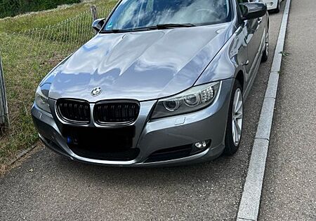 BMW 320i -