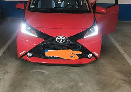 Toyota Aygo (X) Aygo (X) 1,0-l-VVT-i x-play x-play