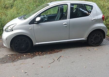 Toyota Aygo (X) Aygo 1,0 mit Tüv bis 11.25