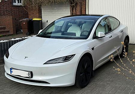 Tesla Model 3 Heckantrieb Premium-Innenraum Weiß, AHK