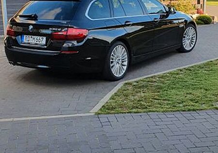 BMW 530d xDrive Touring A Luxury Line Luxury Line