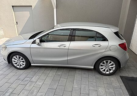 Mercedes-Benz A 180 Style Automatik mit Lederaustattung