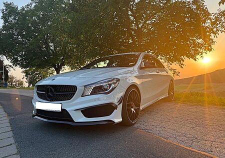 Mercedes-Benz CLA 200 AMG Line Night Paket