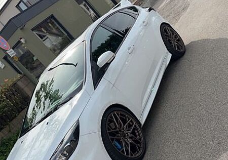 Ford Focus RS 2,3 257kW Allrad
