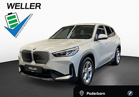 BMW iX1 xDrive30 - LCPlus,Kamera,18"LM,LED,Sitzheiz.