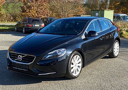 Volvo V40 Momentum LEDER TÜV NEU NAVI