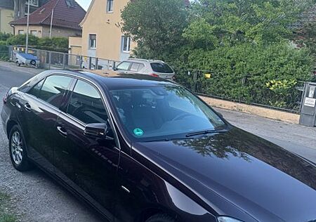 Mercedes-Benz E 200 CDI BlueEFFICIENCY -