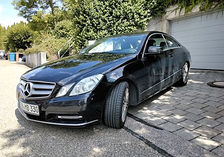 Mercedes-Benz E 220 Coupé CDI BlueEFFICIENCY AVANTG....