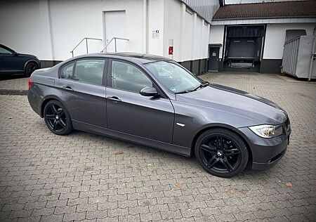 BMW 320d (2. Hand, 8-fach Alu, Sitzheizung, SSD)