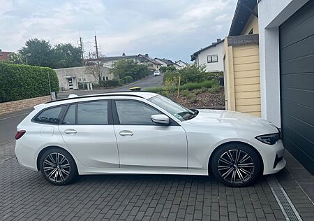 BMW 320d xDrive Touring Luxury Line Auto Luxury Line