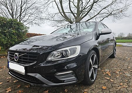 Volvo S60 T3 Momentum \R-Design