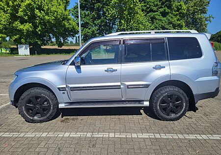 Mitsubishi Pajero 3,2 DI-D Edition 25 Automatik Edition 25