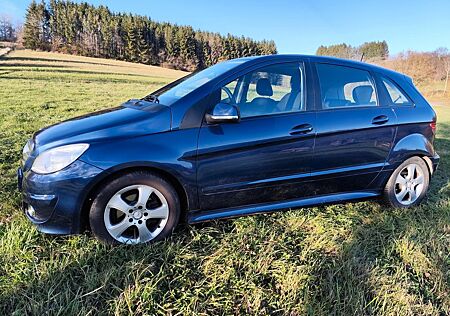 Mercedes-Benz B 150 - Klima Lamellendach Tempomat AHK SHZ