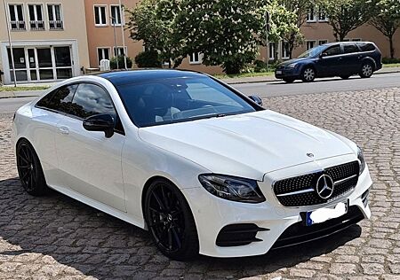 Mercedes-Benz E 300 AMG Pano Burm AGA 20 Zoll Weiß GARANTIE