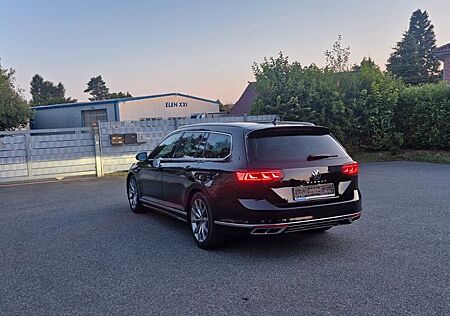 VW Passat Variant Volkswagen Passat Var. Elegance 2xR-Line 1 Hand Vollleder