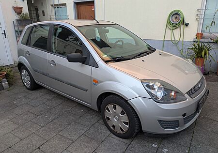 Ford Fiesta 1,3 51 kW TÜV bis 01/2027