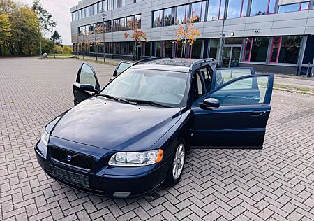 Volvo V70 D5 5GANG VOLLLEDER STAND.H KLIMAAUT SHZ TOP!
