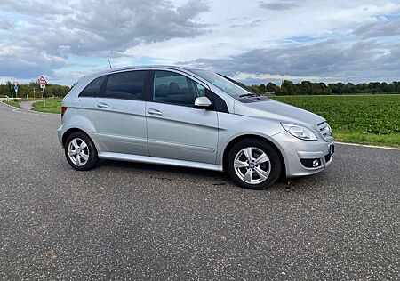 Mercedes-Benz B 200 CDI Automatik, Euro5, AHK, Klima,SHZ, TÜV