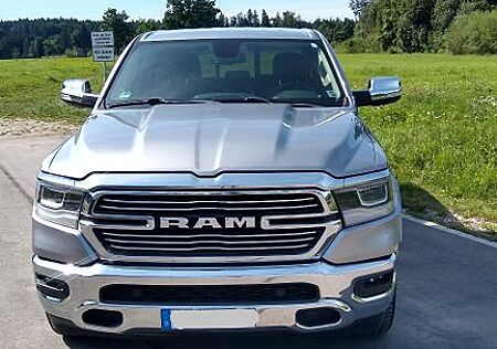 Dodge RAM 1500 Laramie, 5th Gen., 1.Hd. 26' km, Top
