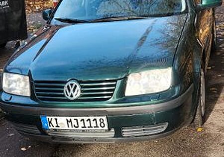 VW Bora Volkswagen 1.6 Auto Basis Basis