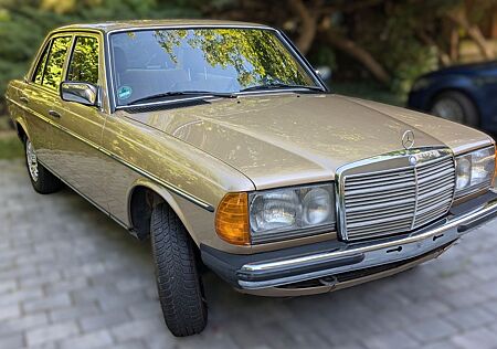 Mercedes-Benz 230 E
