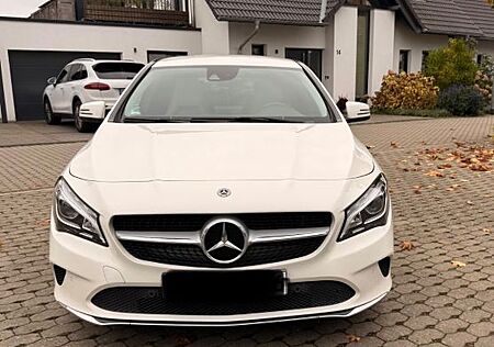 Mercedes-Benz CLA 180 Shooting Brake -