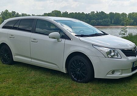 Toyota Avensis Combi Executive 2.0-l-VVT-i Executive