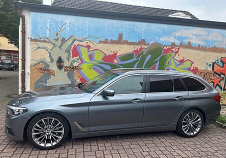 BMW 530d Touring*Pano-Dach*AHK*R-Kamera* Service*