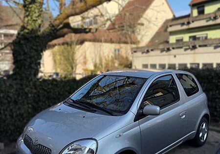 Toyota Yaris 1.3 -
