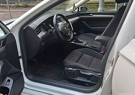 VW Passat Volkswagen 2.0 TDI SCR 140kW DSG 4MOT Comf. Vari...