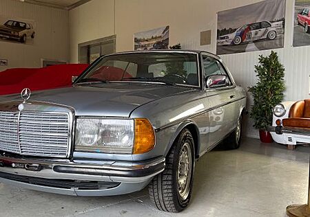 Mercedes-Benz 230