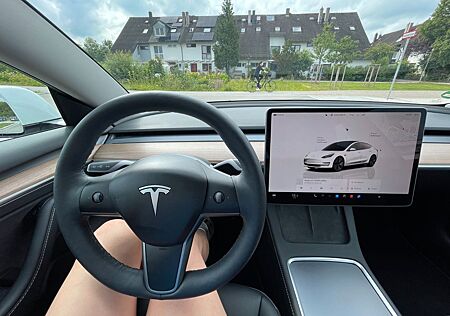 Tesla Model 3 REDUZIERT | Long Range AWD | 1. H