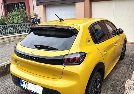 Peugeot e-208 136 GT