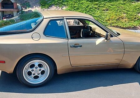 Porsche 944