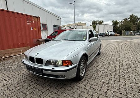 BMW 523i E39/Automatik/Schiebedach/Klima/Pdc h