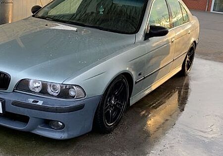 BMW 528i