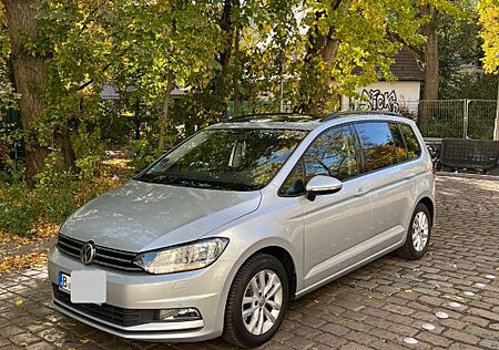 VW Touran Volkswagen 1.6 TDI DSG Comfortline Pano Massage Navi