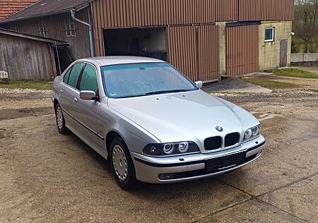 BMW 523i