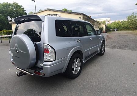 Mitsubishi Pajero 3.2 DI-D Dakar