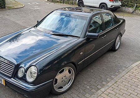 Mercedes-Benz 320