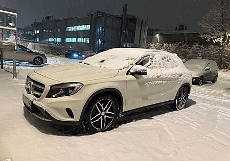 Mercedes-Benz GLA 200 | 2015 | 95.000 km | Top Zustand