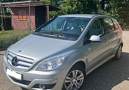 Mercedes-Benz B 200 - TÜV NEU - Abnehmbare AHK - Klima - PDC