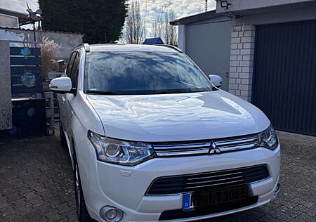 Mitsubishi Plug in Hybrid Outlander Plug-in Hybrid Outlander 2.0 MIVEC PLUG-IN H...